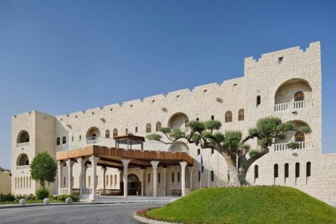 Настаняване по програма Контрастите на Катар в прегръдката на пустинята и блясъка на Доха с полет от Варна 2026